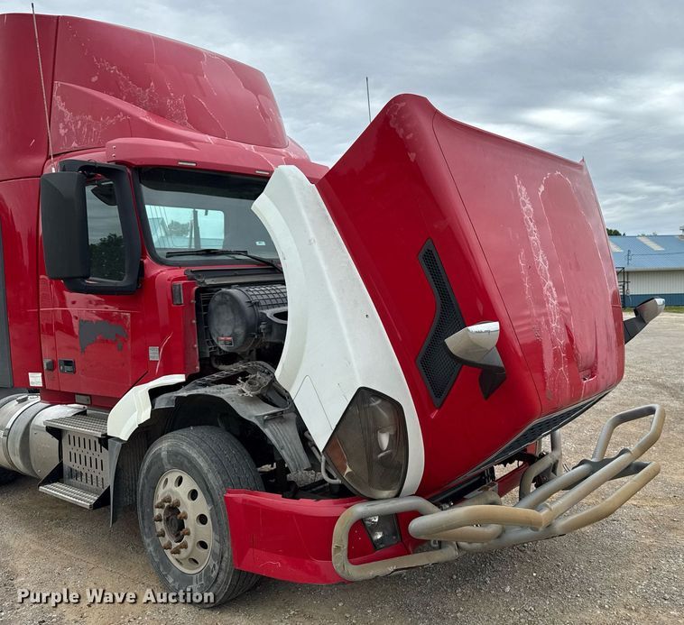 image for item DV2691 2013 Volvo Truck VNL semi truck