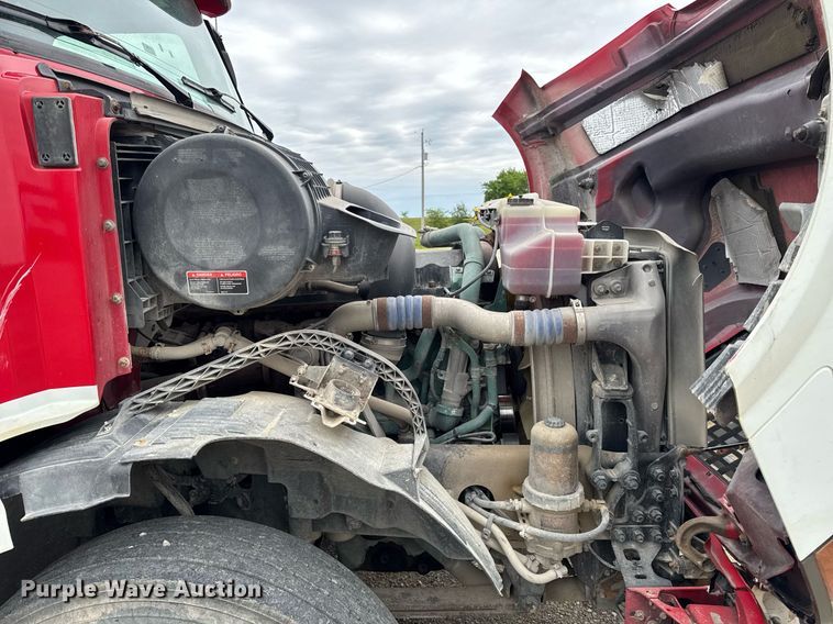 image for item DV2691 2013 Volvo Truck VNL semi truck