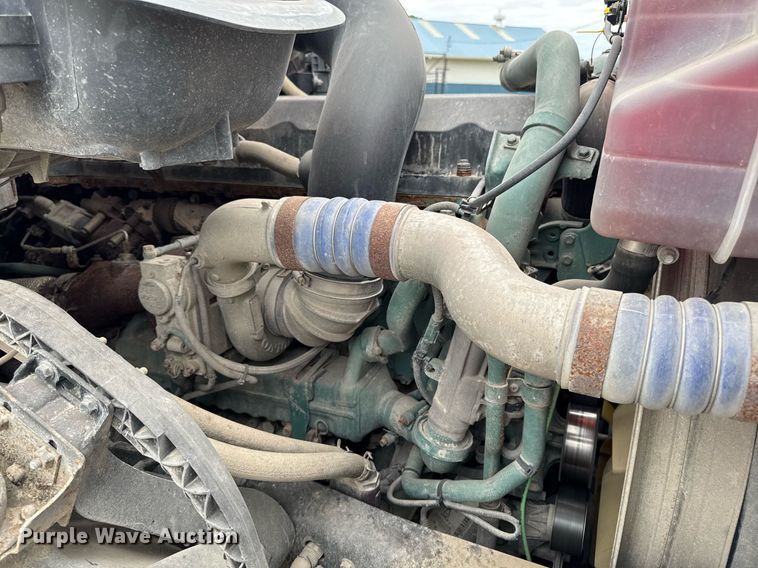 image for item DV2691 2013 Volvo Truck VNL semi truck