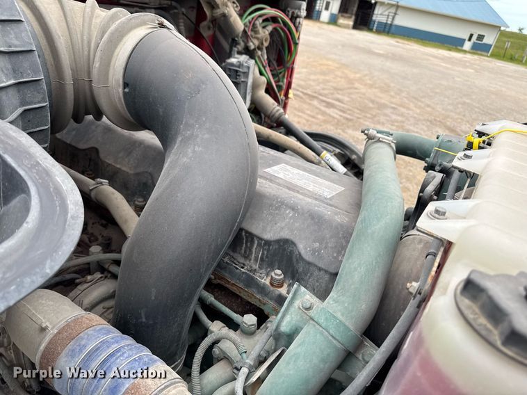 image for item DV2691 2013 Volvo Truck VNL semi truck