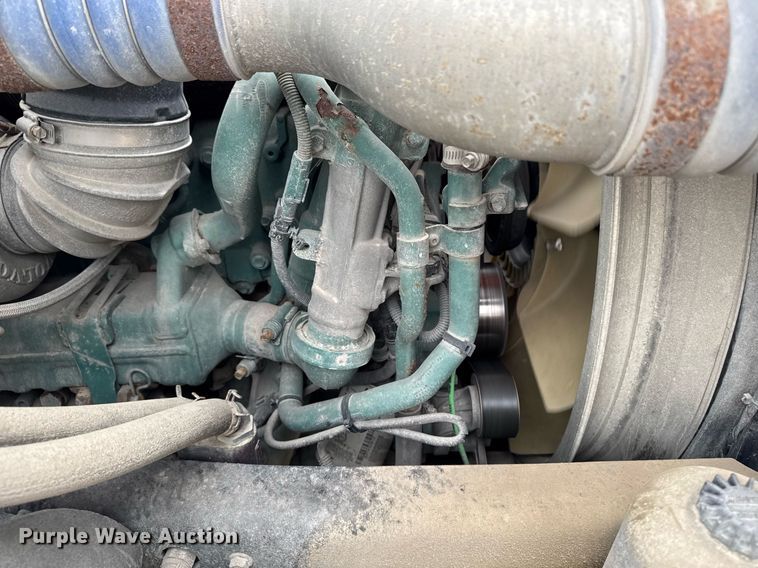 image for item DV2691 2013 Volvo Truck VNL semi truck