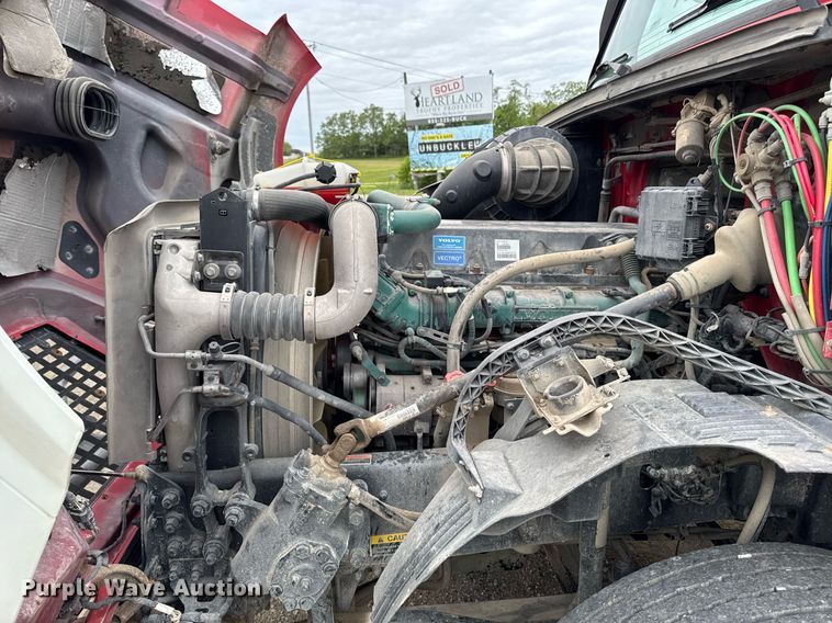 image for item DV2691 2013 Volvo Truck VNL semi truck