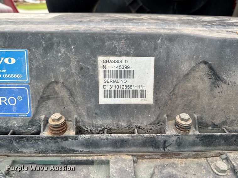 image for item DV2691 2013 Volvo Truck VNL semi truck