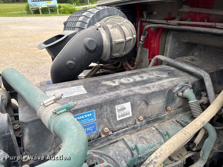 image for item DV2691 2013 Volvo Truck VNL semi truck