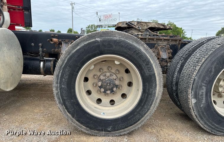 image for item DV2691 2013 Volvo Truck VNL semi truck