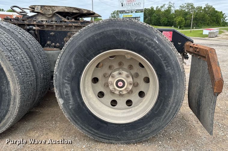 image for item DV2691 2013 Volvo Truck VNL semi truck