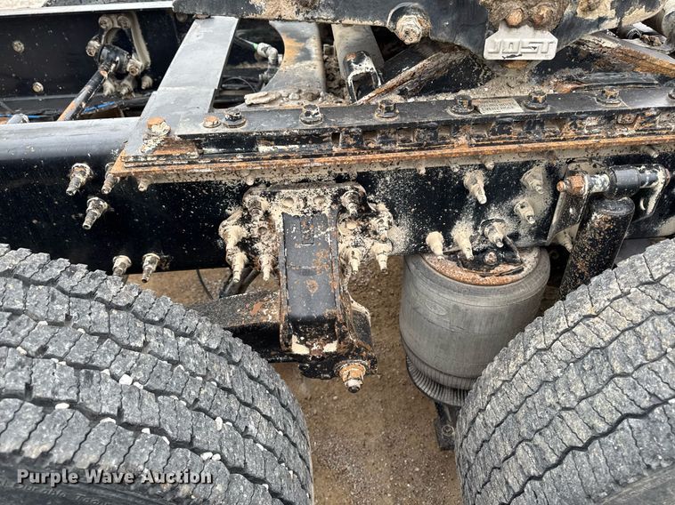 image for item DV2691 2013 Volvo Truck VNL semi truck