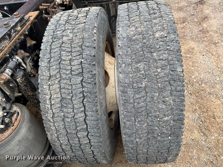 image for item DV2691 2013 Volvo Truck VNL semi truck