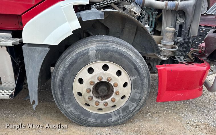 image for item DV2691 2013 Volvo Truck VNL semi truck