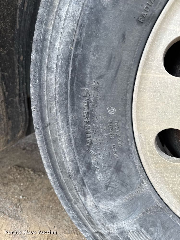 image for item DV2691 2013 Volvo Truck VNL semi truck