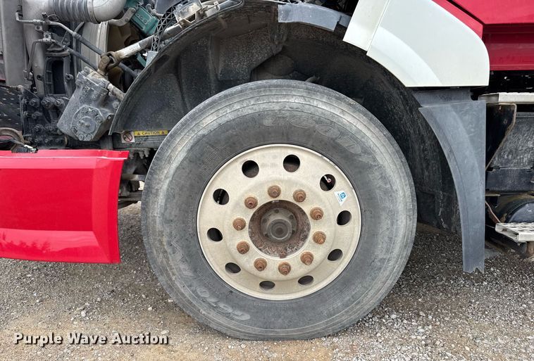 image for item DV2691 2013 Volvo Truck VNL semi truck