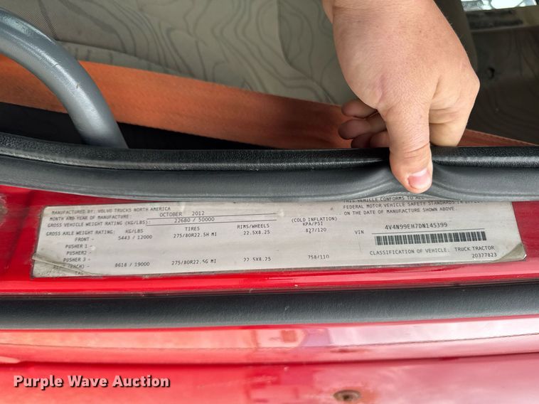 image for item DV2691 2013 Volvo Truck VNL semi truck