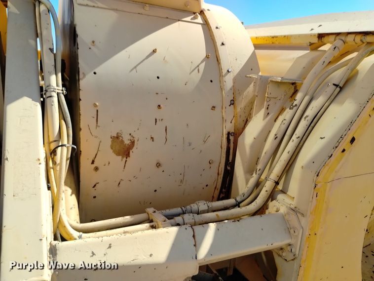 image for item DV6502 1993 Oshkosh  HB-2518B snow blower truck