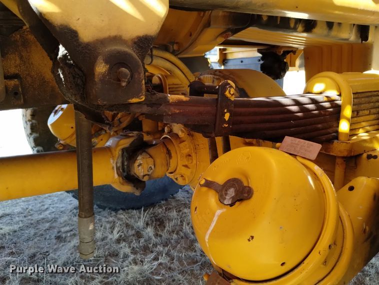 image for item DV6502 1993 Oshkosh  HB-2518B snow blower truck