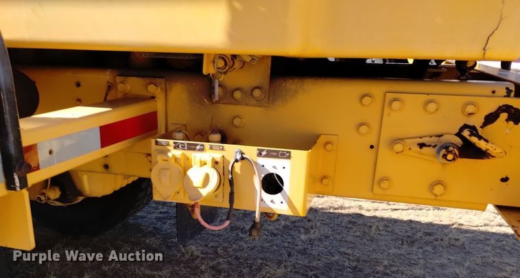 image for item DV6502 1993 Oshkosh  HB-2518B snow blower truck