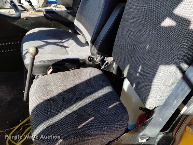 image for item DV6502 1993 Oshkosh  HB-2518B snow blower truck