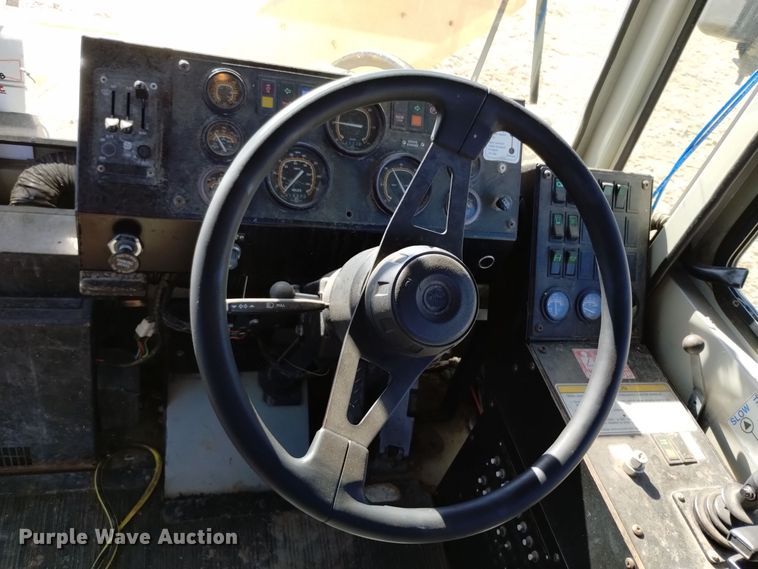 image for item DV6502 1993 Oshkosh  HB-2518B snow blower truck