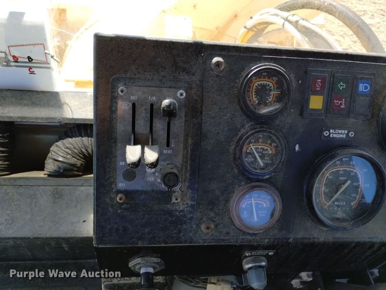 image for item DV6502 1993 Oshkosh  HB-2518B snow blower truck