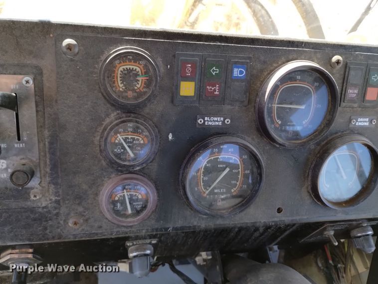 image for item DV6502 1993 Oshkosh  HB-2518B snow blower truck