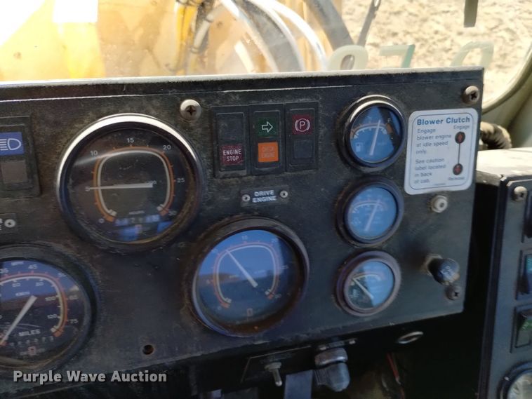 image for item DV6502 1993 Oshkosh  HB-2518B snow blower truck