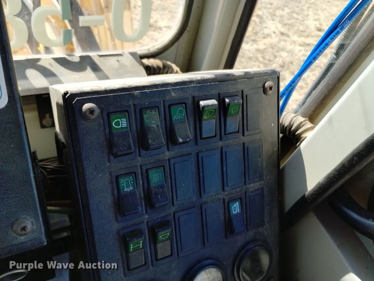 image for item DV6502 1993 Oshkosh  HB-2518B snow blower truck