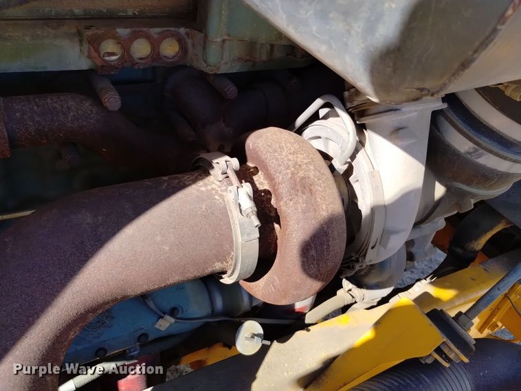 image for item DV6502 1993 Oshkosh  HB-2518B snow blower truck