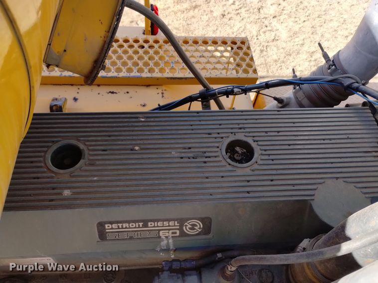 image for item DV6502 1993 Oshkosh  HB-2518B snow blower truck