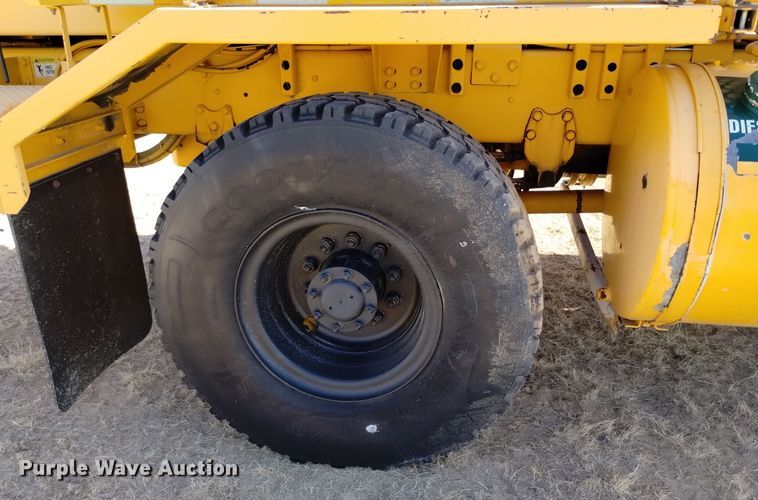 image for item DV6502 1993 Oshkosh  HB-2518B snow blower truck
