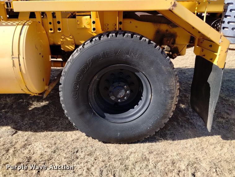 image for item DV6502 1993 Oshkosh  HB-2518B snow blower truck