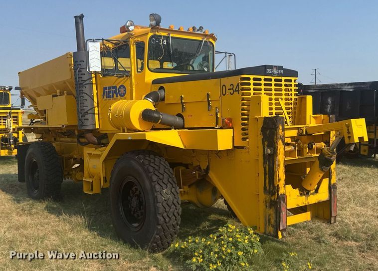 image for item DV6511 1984 Oshkosh  P-2330-1 dump truck