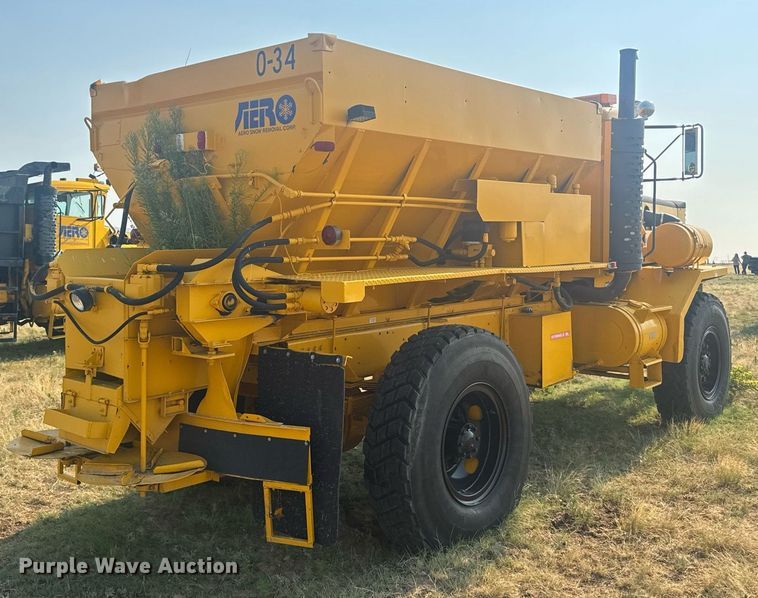 image for item DV6511 1984 Oshkosh  P-2330-1 dump truck