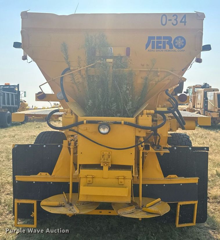 image for item DV6511 1984 Oshkosh  P-2330-1 dump truck