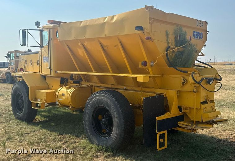 image for item DV6511 1984 Oshkosh  P-2330-1 dump truck