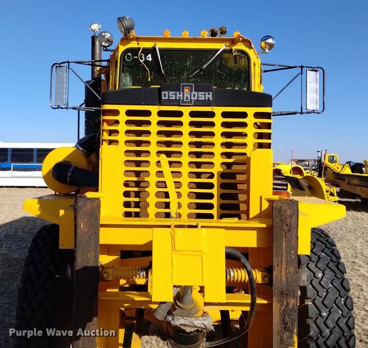 image for item DV6511 1984 Oshkosh  P-2330-1 dump truck