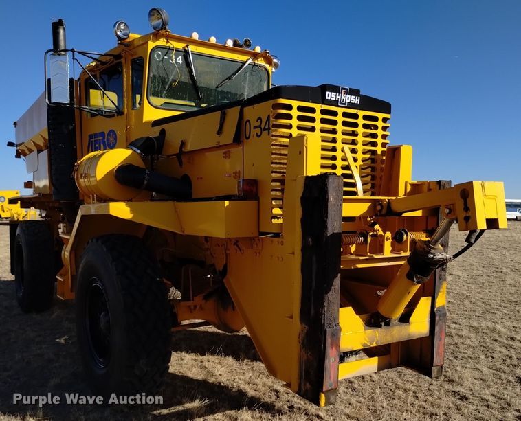 image for item DV6511 1984 Oshkosh  P-2330-1 dump truck