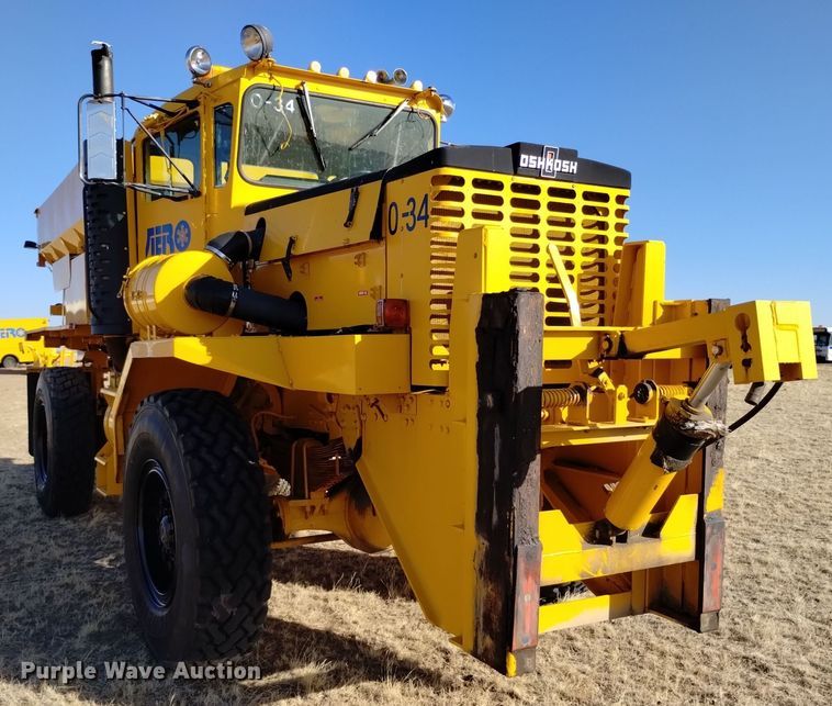 image for item DV6511 1984 Oshkosh  P-2330-1 dump truck
