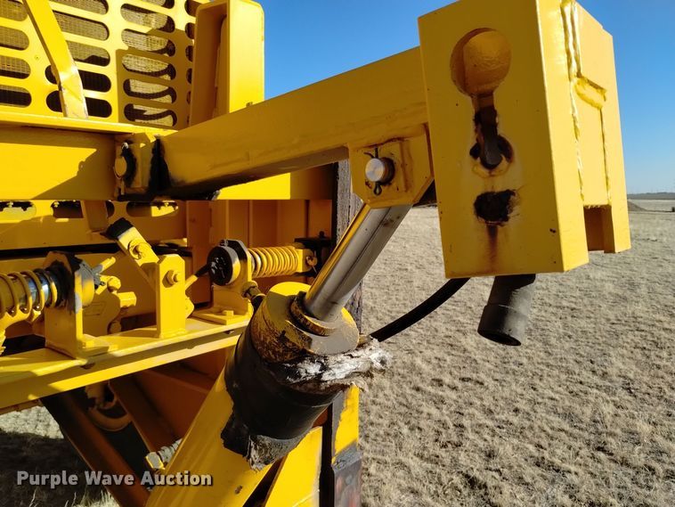 image for item DV6511 1984 Oshkosh  P-2330-1 dump truck