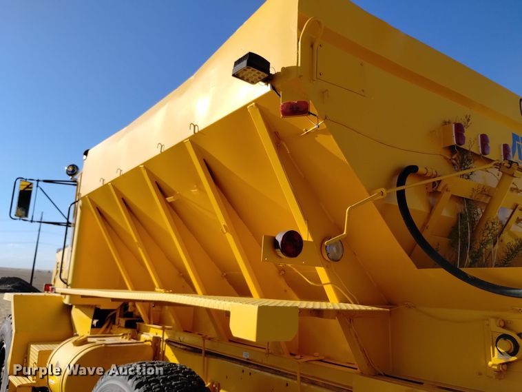 image for item DV6511 1984 Oshkosh  P-2330-1 dump truck