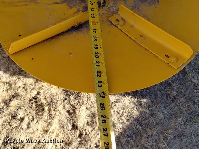 image for item DV6511 1984 Oshkosh  P-2330-1 dump truck