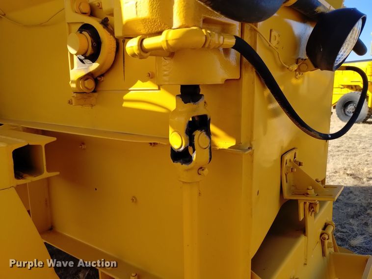 image for item DV6511 1984 Oshkosh  P-2330-1 dump truck