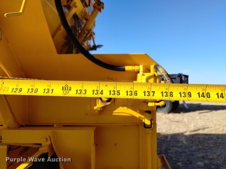 image for item DV6511 1984 Oshkosh  P-2330-1 dump truck