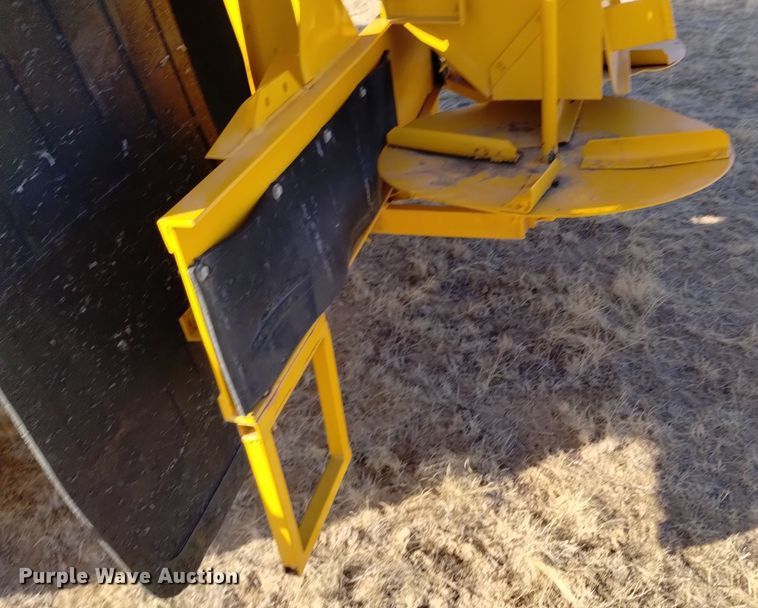 image for item DV6511 1984 Oshkosh  P-2330-1 dump truck