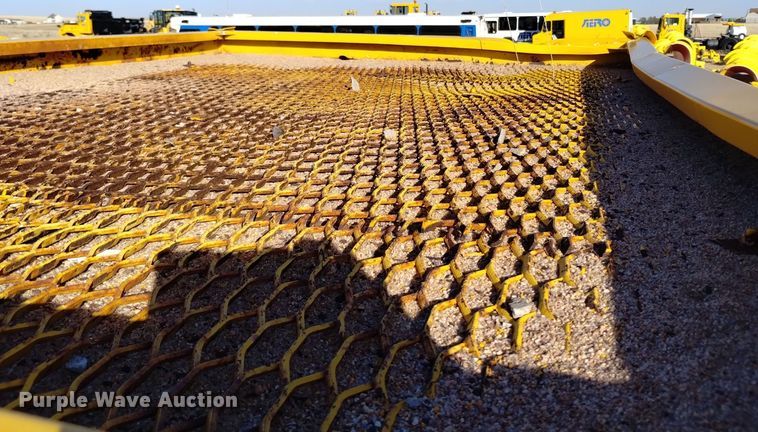 image for item DV6511 1984 Oshkosh  P-2330-1 dump truck