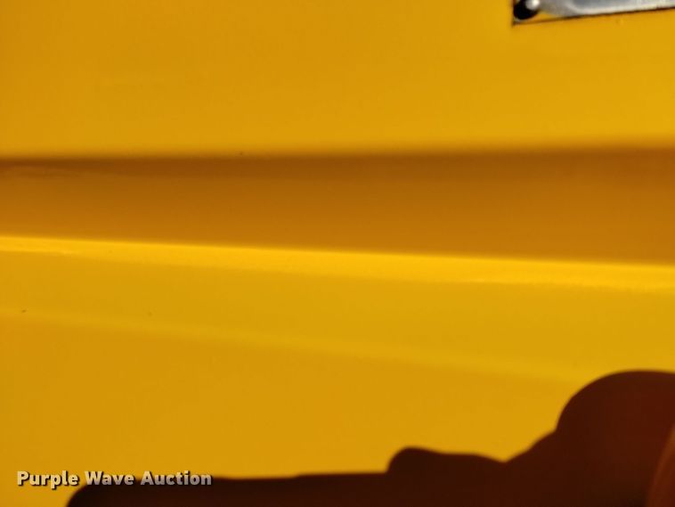 image for item DV6511 1984 Oshkosh  P-2330-1 dump truck