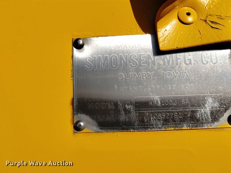 image for item DV6511 1984 Oshkosh  P-2330-1 dump truck