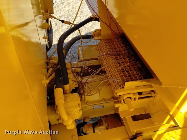 image for item DV6511 1984 Oshkosh  P-2330-1 dump truck