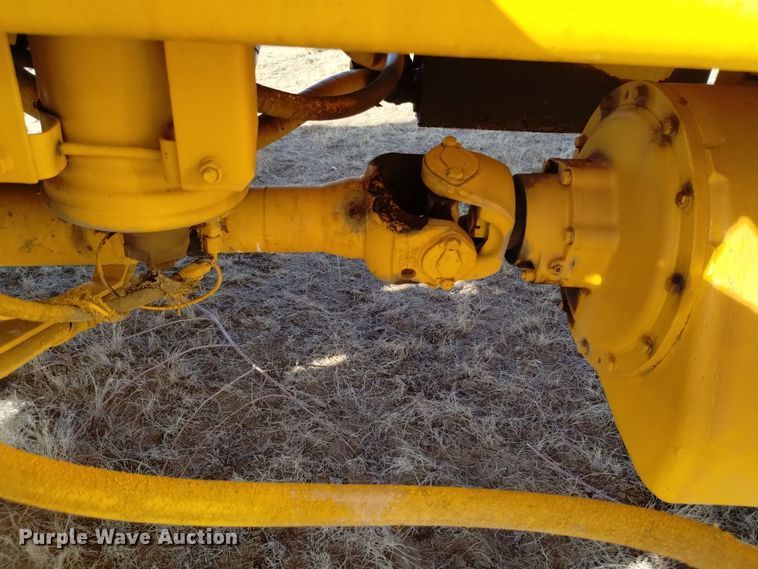 image for item DV6511 1984 Oshkosh  P-2330-1 dump truck