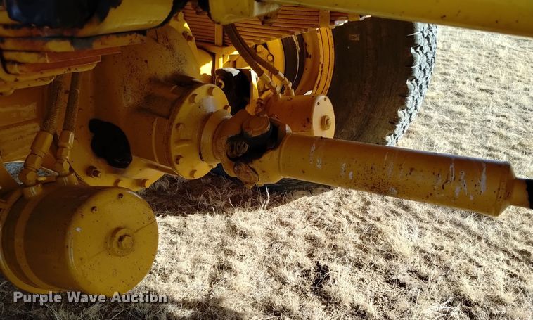 image for item DV6511 1984 Oshkosh  P-2330-1 dump truck