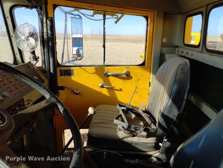 image for item DV6511 1984 Oshkosh  P-2330-1 dump truck