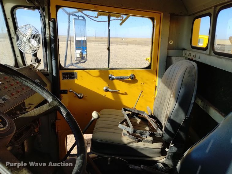 image for item DV6511 1984 Oshkosh  P-2330-1 dump truck